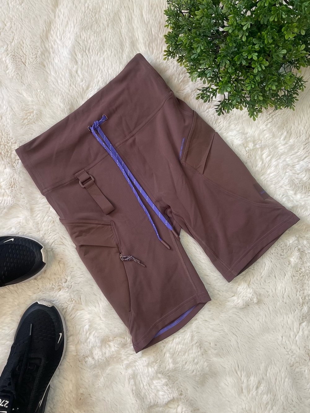 Lululemon Cargo Super-High-Rise Hiking Short 6 – Dark Oxide Brown